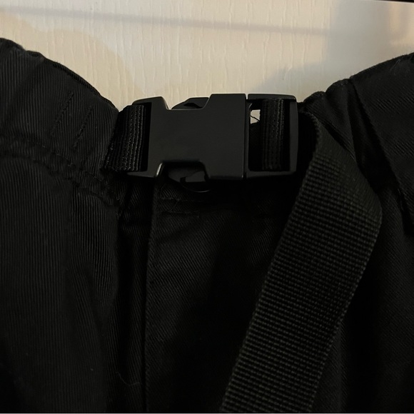 Men’s medium loose fit black pant. - Picture 3 of 5